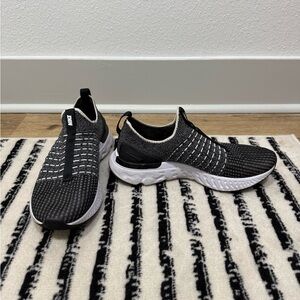 Nike Phantom Running Shoes